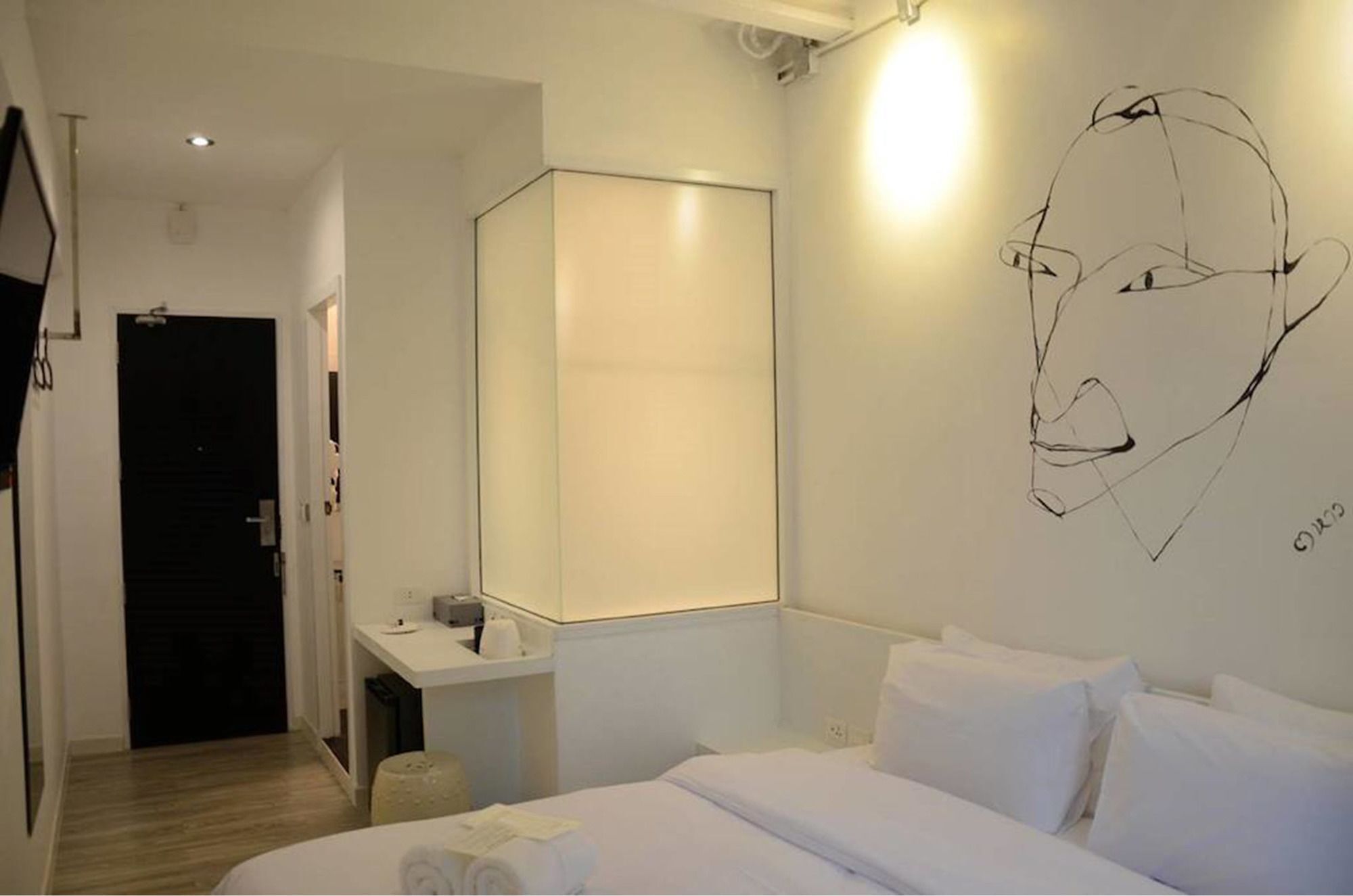 3 Howw Hostel At Sukhumvit 21 Banguecoque Exterior foto